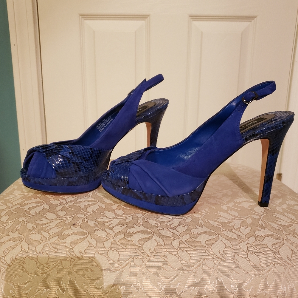 New never worn pumps
